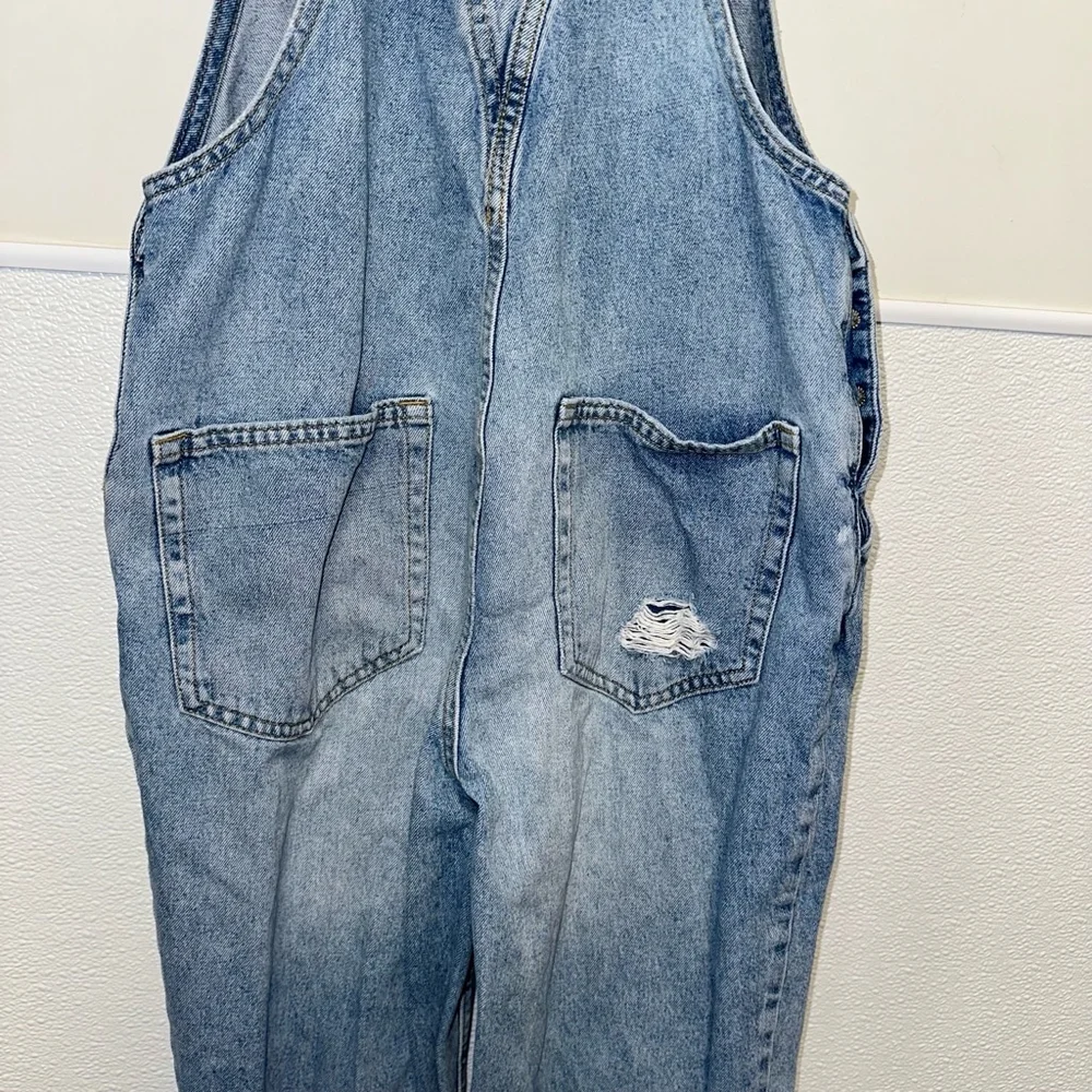 Women's Divided H&M Denim distressed Light Wash Overalls Size 4 Blue - Picture 10 of 11